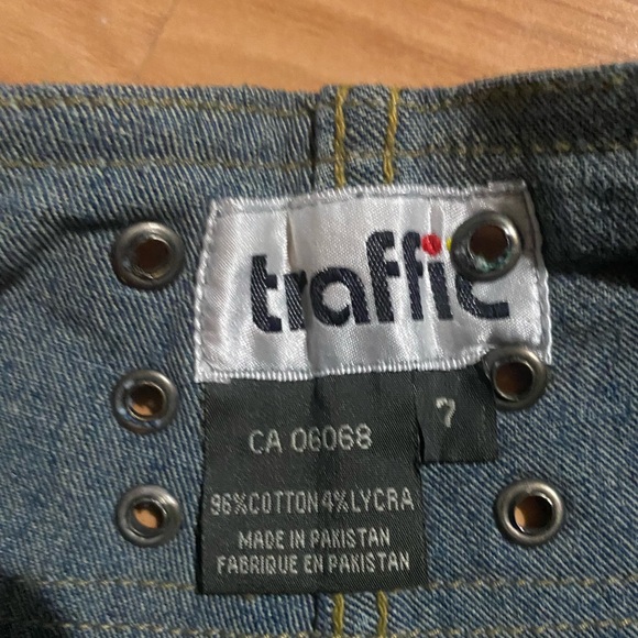 VINTAGE TRAFFIC FIT AND FLARES - Picture 4 of 5